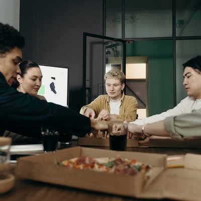 Mahlzeitengestellung an Arbeitnehmer 2026: Das müssen Arbeitgeber wissen