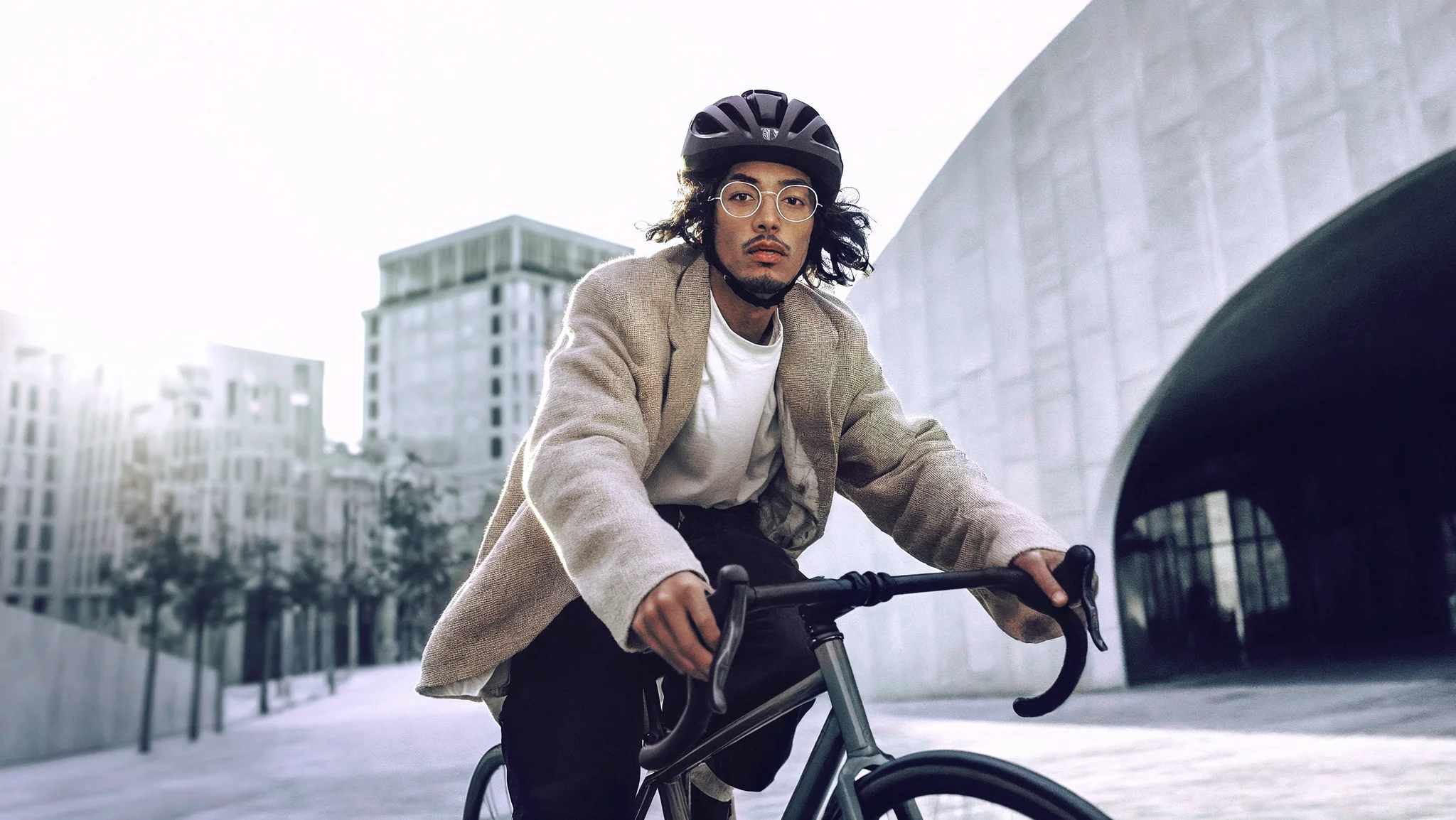Dienstfahrrad Mann fährt mit dem Fahrrad